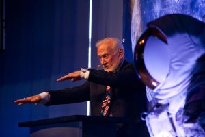 Buzz Aldrin weiss, wie er sein Publikum begeistert. Foto: Autor