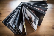 Das Fotobuch im Ledereinband mit stabilen Seiten